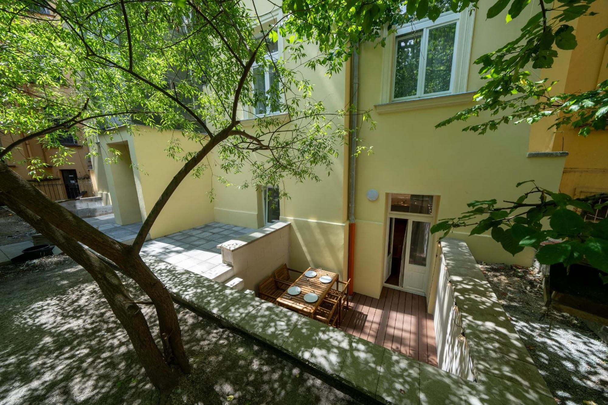 Apart Hotel Zborovska Прага Екстер'єр фото